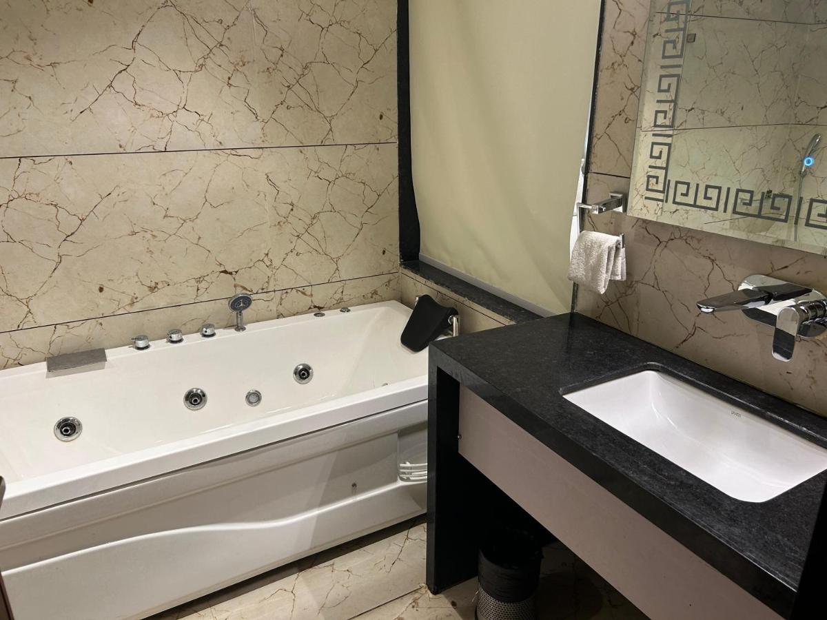 The Imperial Prime Clarks Inn Suites, Bhīlwāra מראה חיצוני תמונה